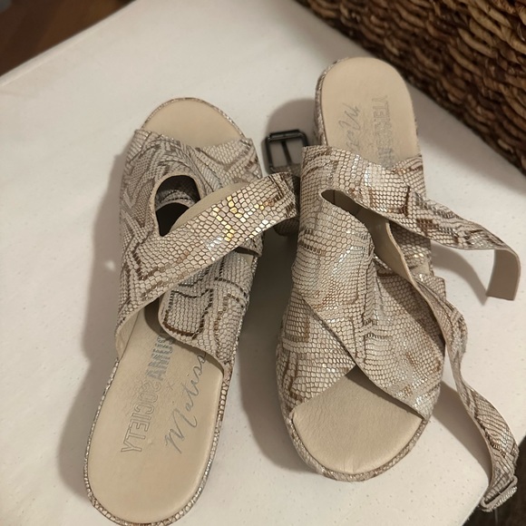 Matisse Crocodile Platform Heels - Picture 2 of 4